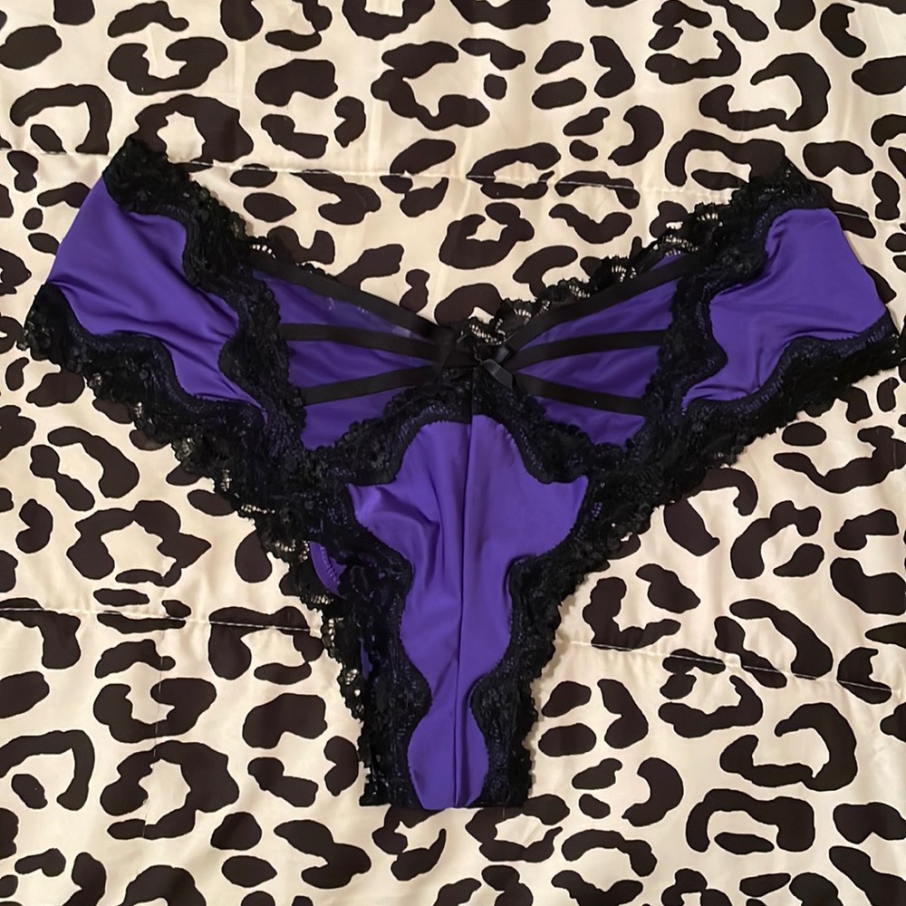 Victoria’s Secret Cheeky Panty. Size Large. NWT Dark Purple